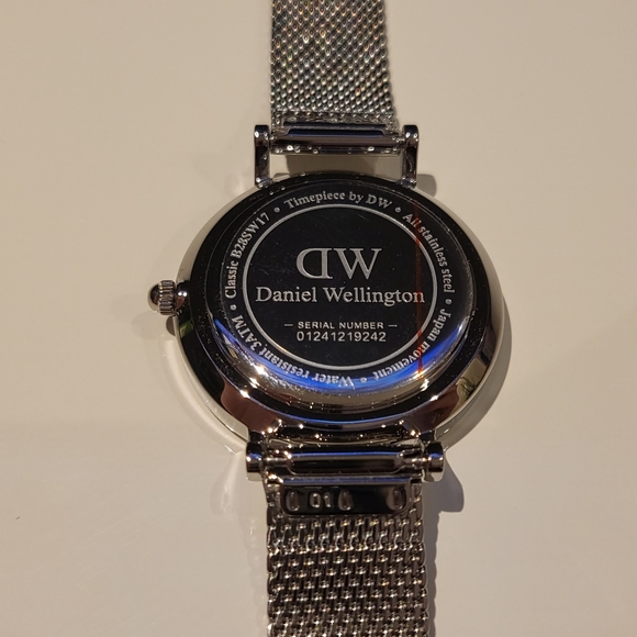 Daniel Wellington Petite Sterling 28mm - Picture 5 of 6